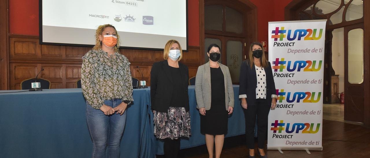 Por la izquierda, Verónica Espino, Reyes Martel, Iratxe Serrano y Mercedes Díaz, durante la presentación del Camino de los Valores en el Gabinete Literario.