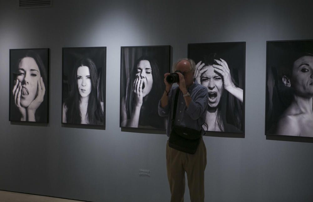 Imágenes de la exposición fotográfica En Plural en la Fundación Caja Mediterráneo