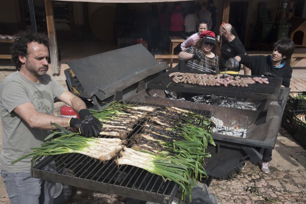 Les imatges de la calçotada popular del Regió 7