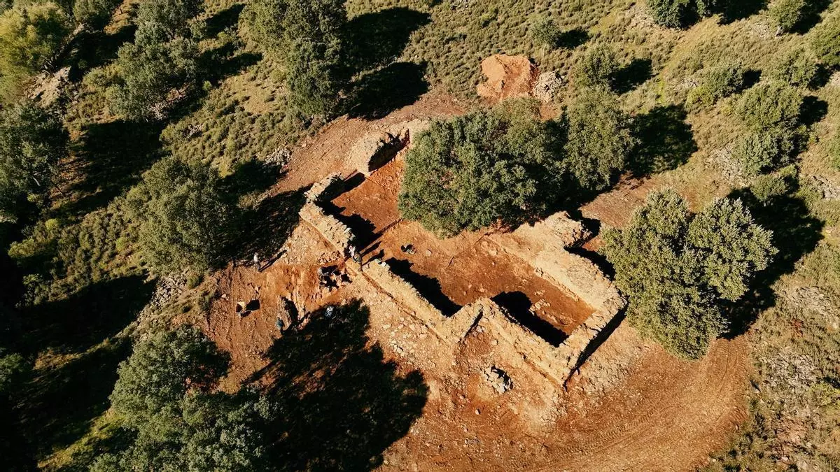 Así es el Salvaleón cacereño: un poblado abandonado en Sierra de Gata y un castillo defensivo clave