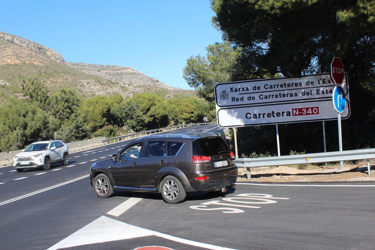 En el enlace de la Renegá se ha diseñado un nuevo enlace con glorieta inferior que permitirá el acceso a la urbanización la Renegá y a las instalaciones del 'karting'.