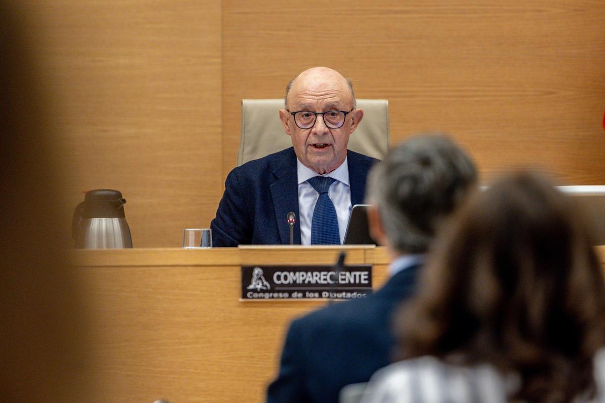 Archivo - El exministro de Hacienda Cristóbal Montoro, ante la comisión de investigación sobre la denominada ‘Operación Cataluña’, en el Congreso de los Diputados, a 14 de abril de 2025, en Madrid (España).