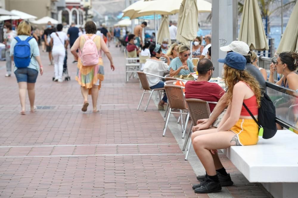 Las mascarillas invaden Las Canteras