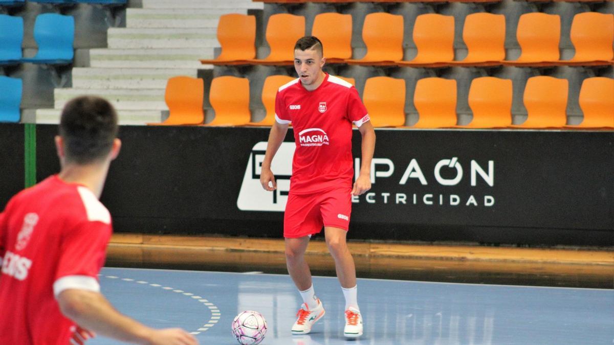 Raúl Rocha, en un entrenamiento con Xota FS