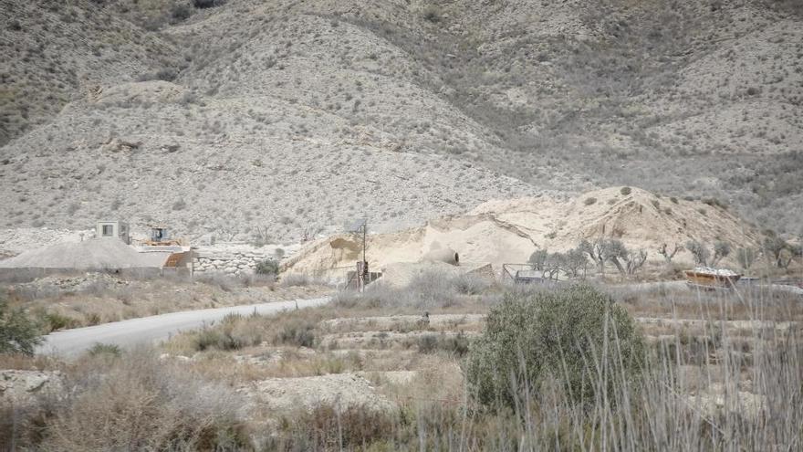 Medio Ambiente expedienta a dos cementeras de Alicante por carecer de autorización de emisiones a la atmósfera