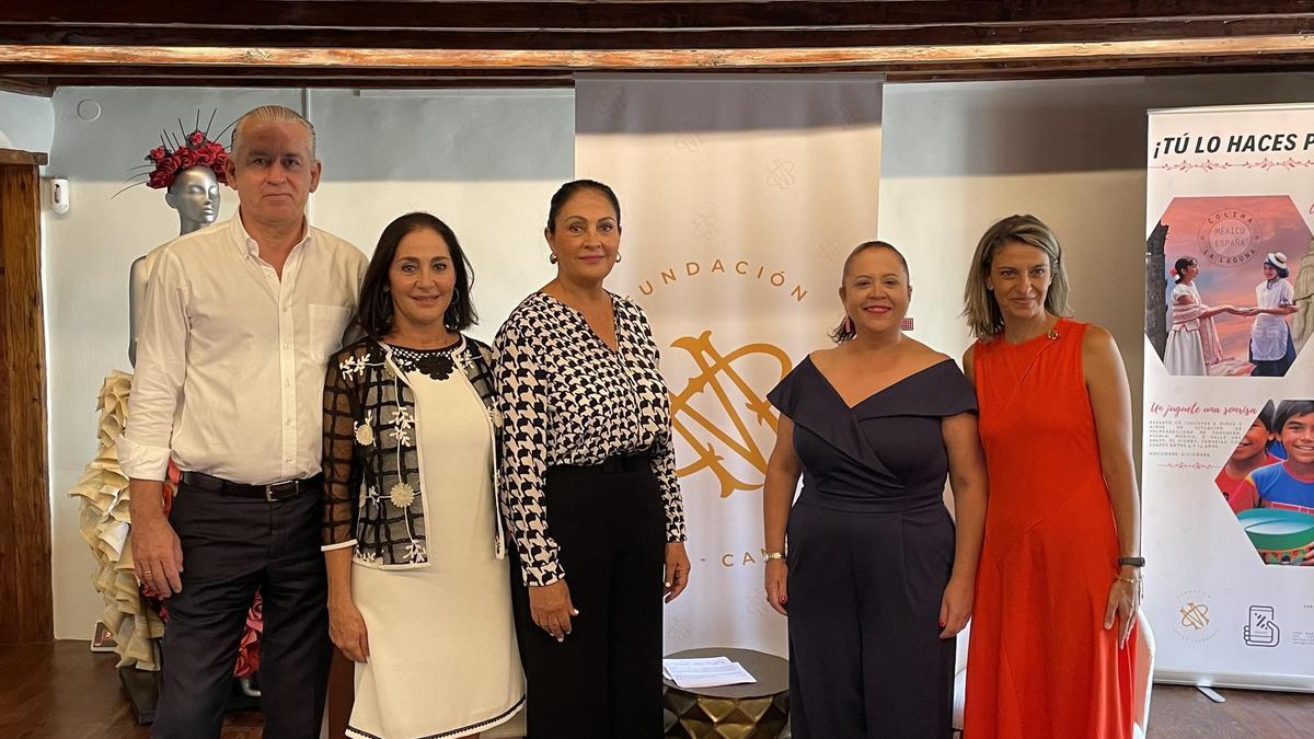 Los miembros de la Fundación México Canarias en el acto de presentación