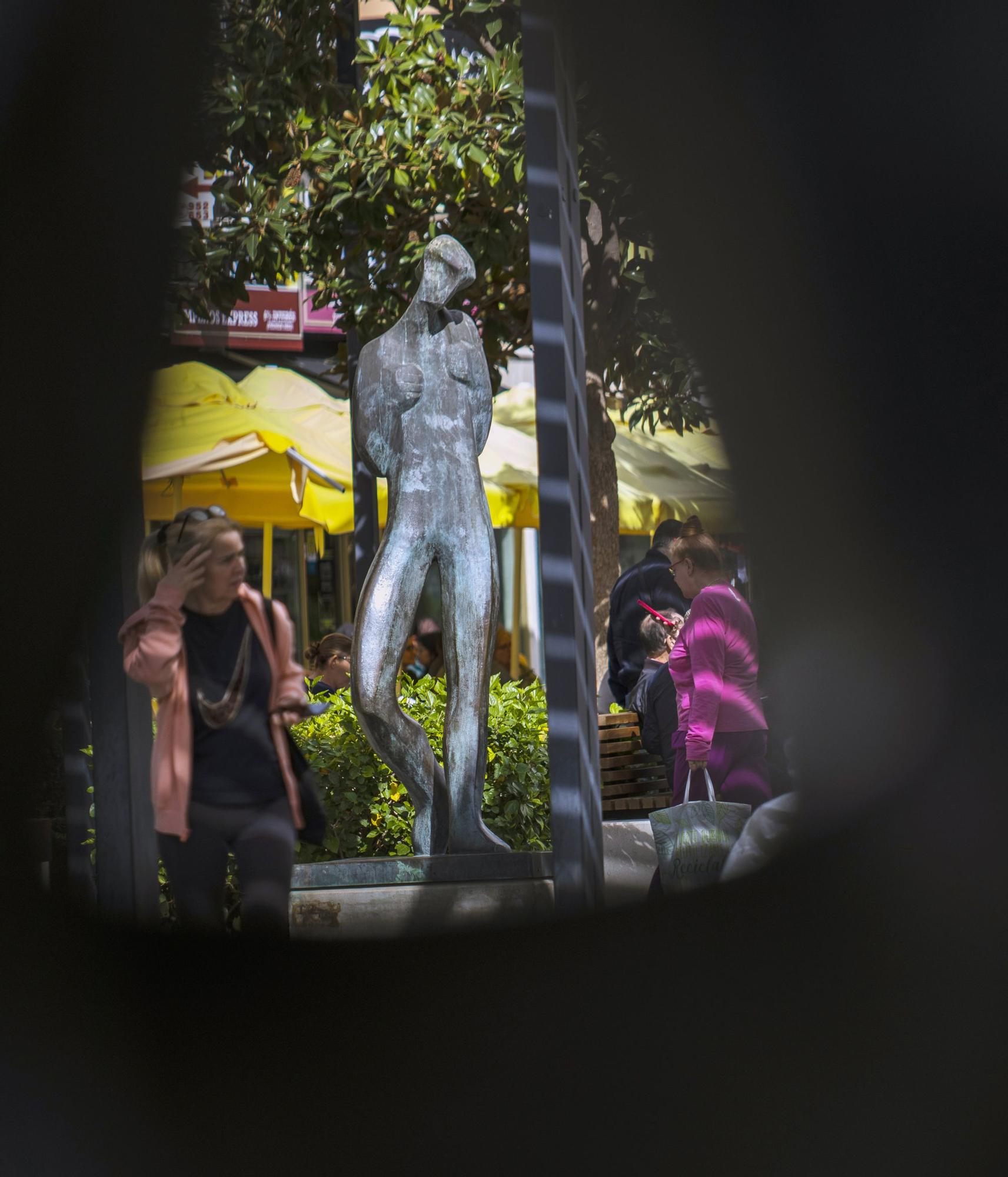 'Caminante', en la plaza de la Costa del Sol en Torremolinos