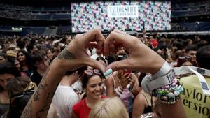 Ambiente en el Santiago Bernabeu antes del concierto de Taylor Swift.