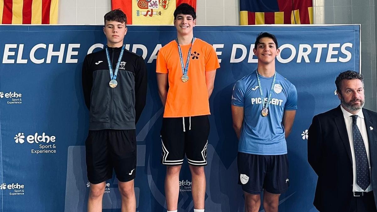 Javier en el podio de primer premio en el campeonato autonómico celebrado en Elx.