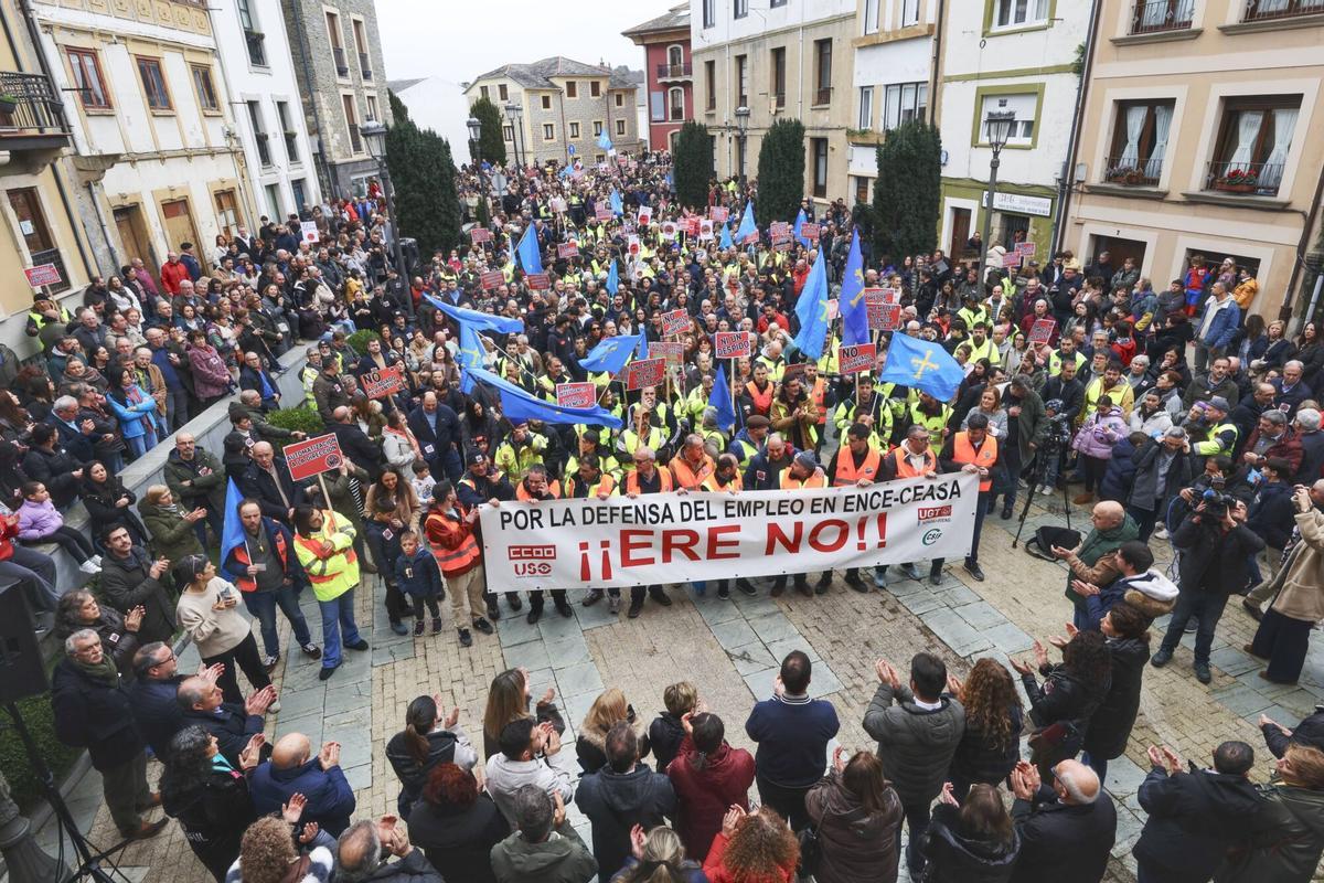 EN IMÁGENES: Así fue la manifestación que llenó las calles de Navia en ...