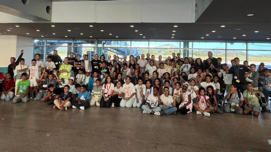 Peinador despide a los niños saharauis tras dos meses de «Vacaciones en Paz»