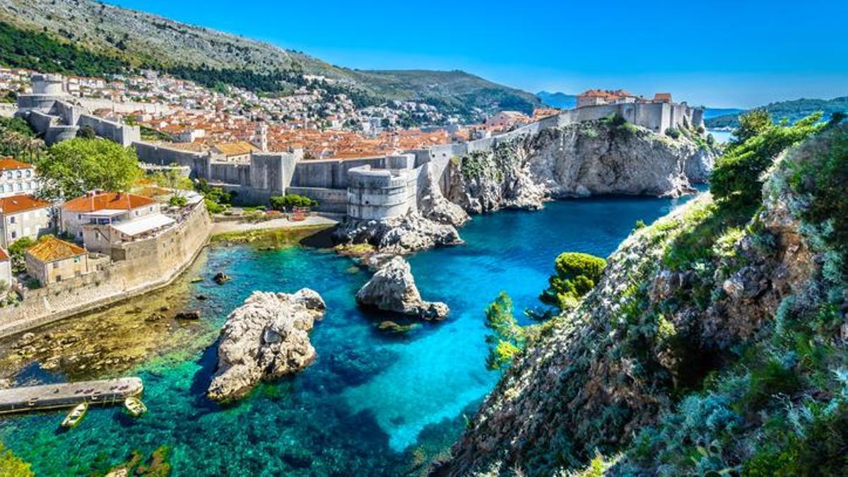 La Ciudad Antigua de Dubrovnik sobre el mar Adriático