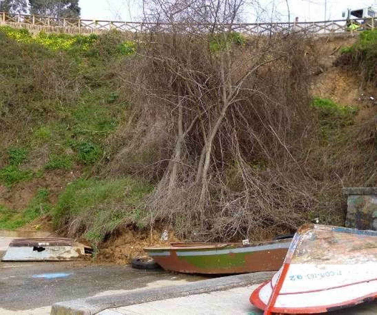 La carretera hacia Naval, en peligro de derrumbe tras unos desprendimientos