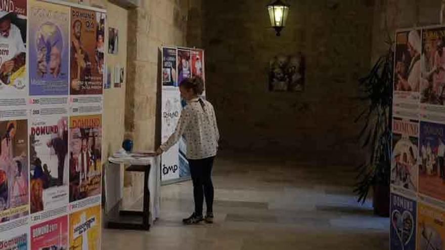 Vista general de la exposición de carteles del Domund, que permanecerá abierta hasta el próximo 28 de septiembre en el claustro del Seminario San Atilano.