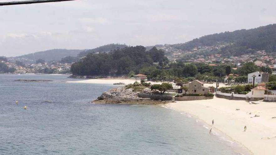 La playa de Loureiro optará a sumar la quinta bandera azul para el Concello de Bueu. // Santos Álvarez