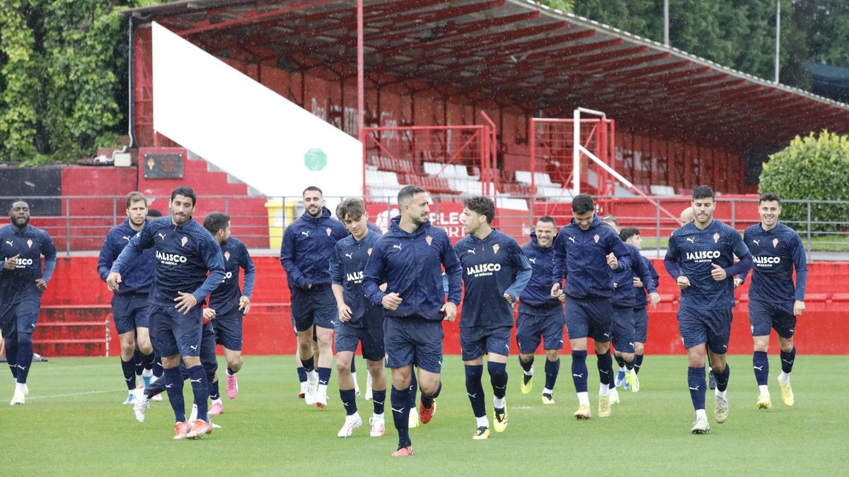 Los jugadores del Sporting en Mareo.