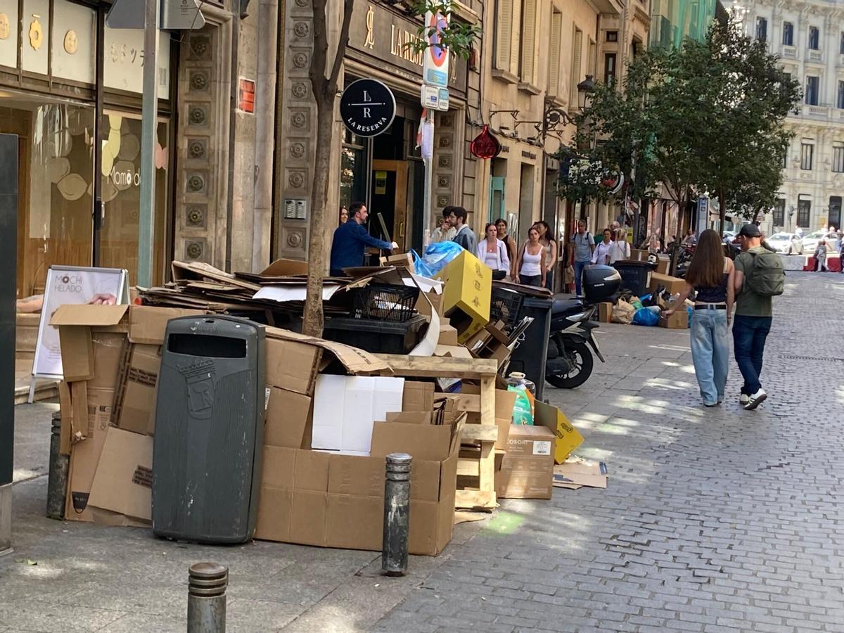 Imágenes de residuos de basura en las calles del centro de Madrid.