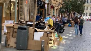 Imágenes de residuos de basura en las calles del centro de Madrid.