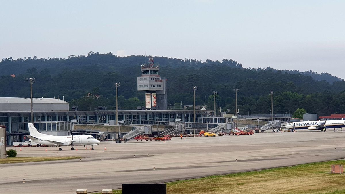 Vista del aeropuerto de Vigo, uno de los ocho cuya torre de control está gestionada por Saerco.