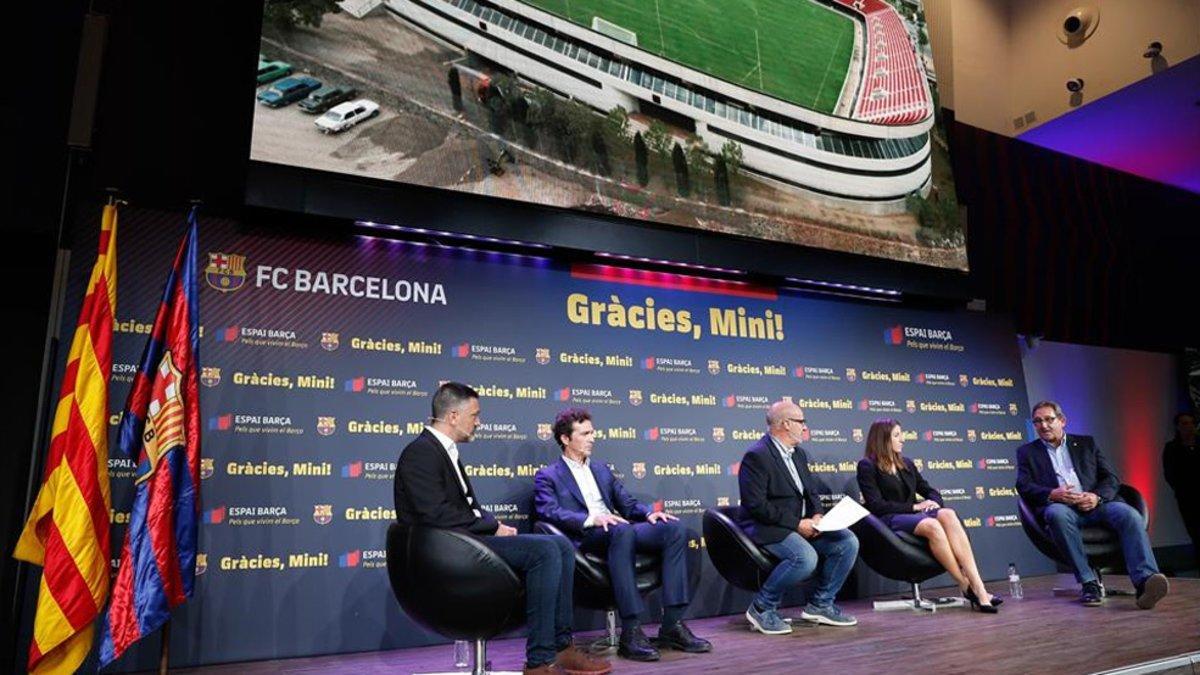 Un momento del acto 'Gràcies, Mini!' celebrado este martes en el Auditori 1899. De izquierda a derecha: García Pimienta, Guillermo Amor, Pere Escobar, Vicky Losada y Juan Carlos Pérez Rojo