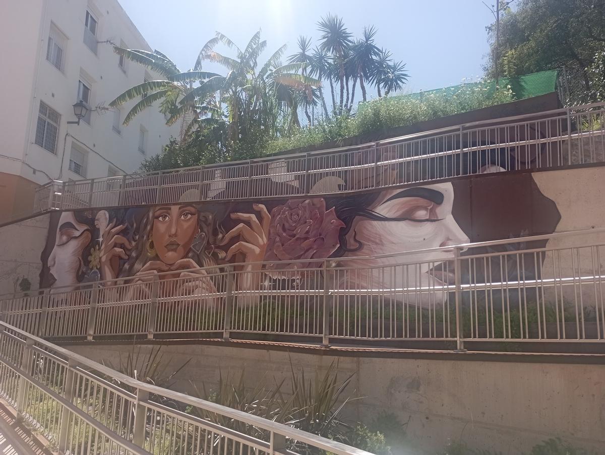 Uno de los nuevos murales de calle Chaves y la rampa de acceso a la calle Abdías.