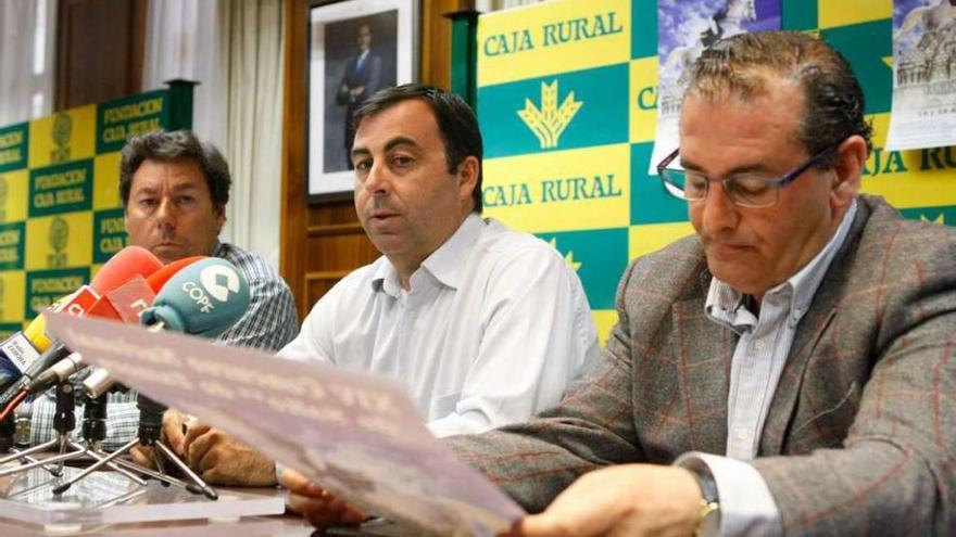 Los responsables de Equus Duri y Caja Rural durante la presentación efectuada ayer en Caja Rural.