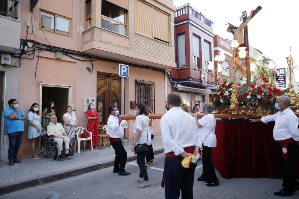 Procesión en la calle del Cristo de la Salud del Palmar