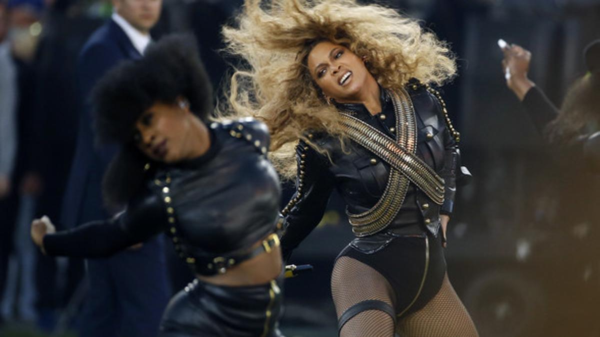 Beyoncé, durante su actuación en la Super Bowl.