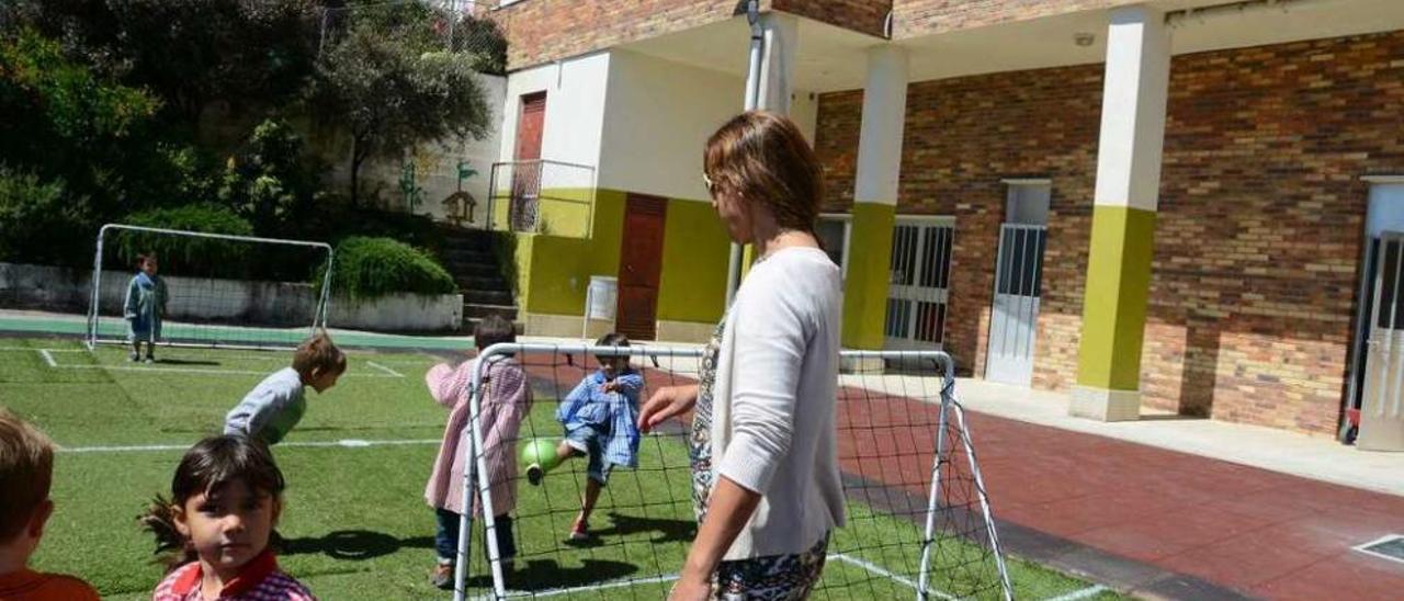 El colegio de Abelendo, en Moaña. inicia el curso con las obras del patio y de adaptación acabadas. // G.N.