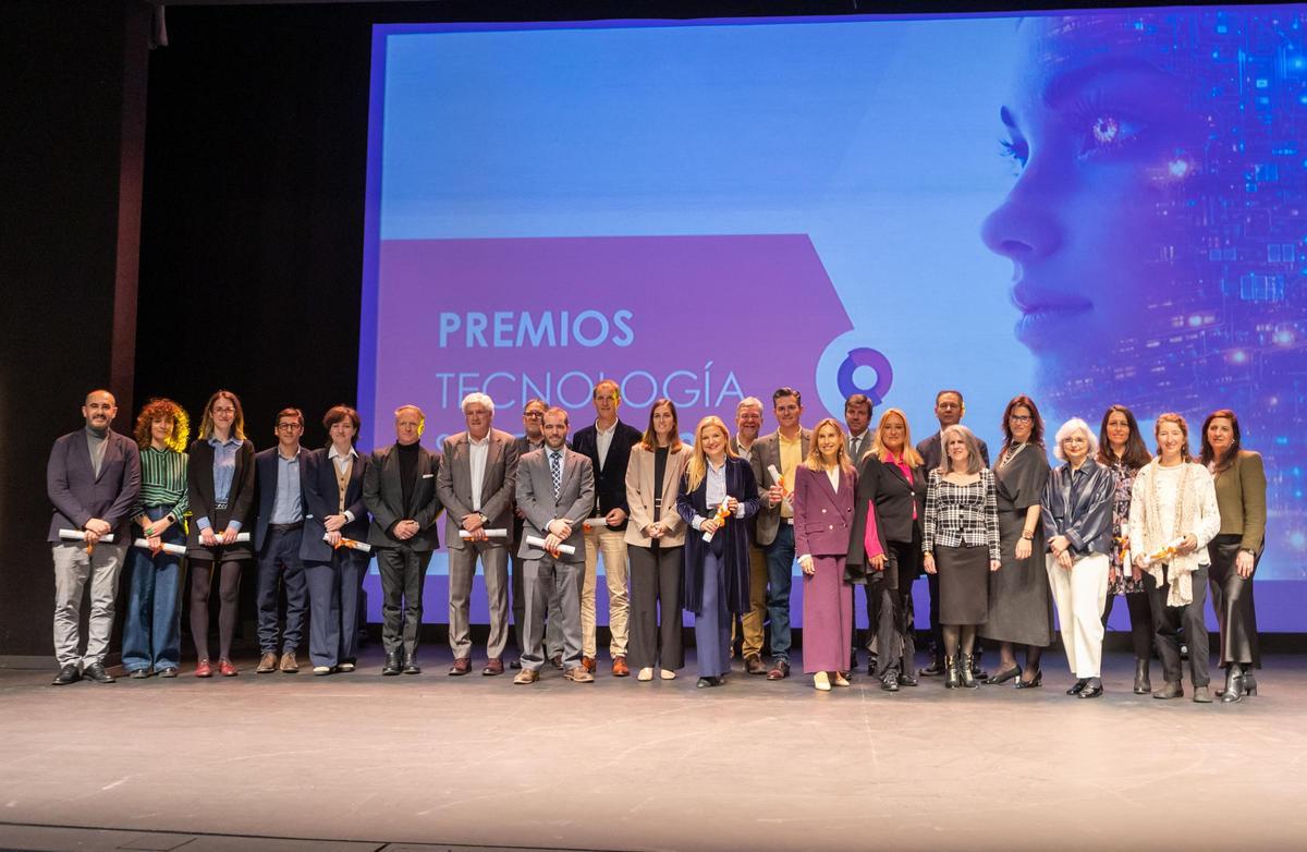 Foto de familia de los premiados en la segunda edición de los Premios Tecnología Social, impulsados por la Fundación Tecnología Social.