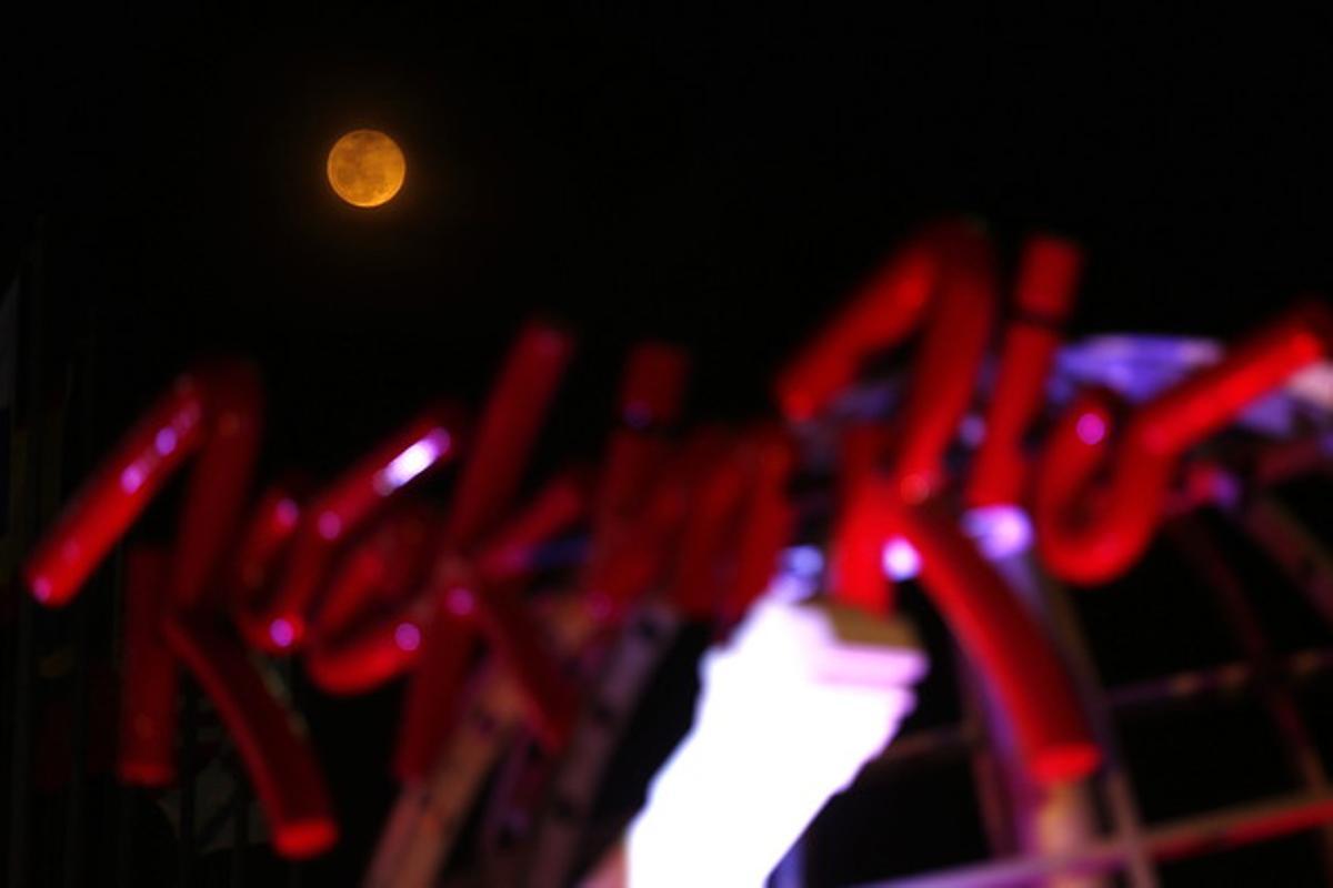 La superlluna durant el festival Rock in Rio, a Rio de Janeiro (Brasil). 