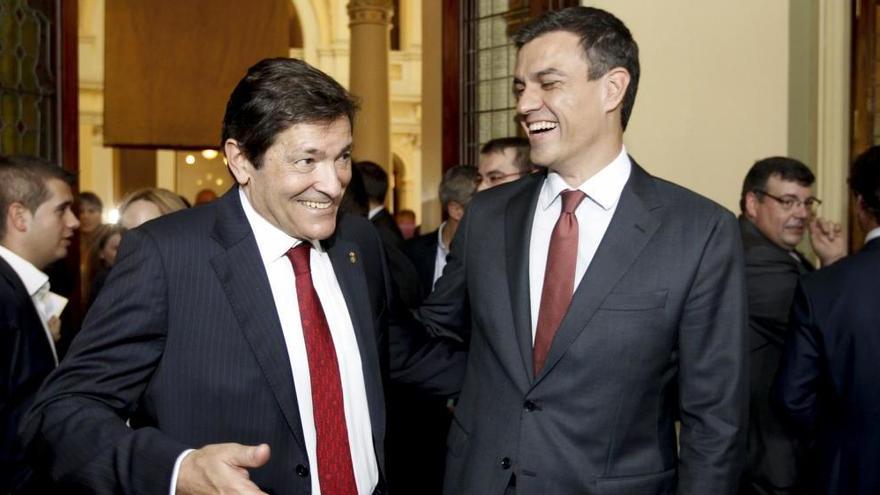 Javier Fernández y Pedro Sánchez, en una imagen de archivo.