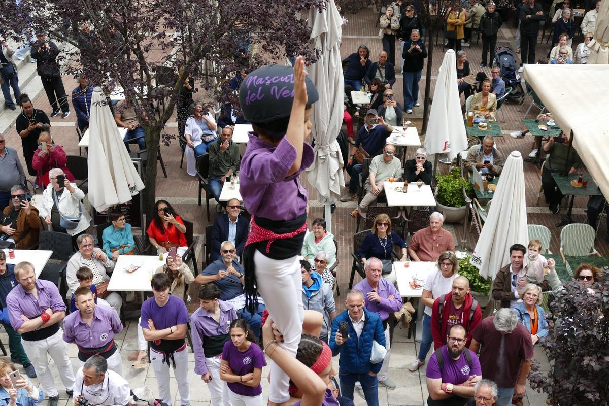 EN IMATGES | Figueres viu un dels moments més esperats de les Fires i Festes de la Santa Creu: el pilar caminant