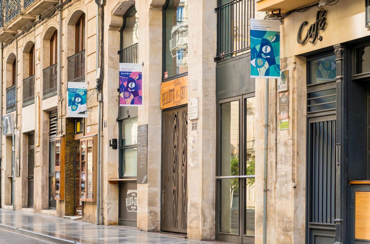 Las calles ya anuncian con carteles la llegada del Animalcoi 2025