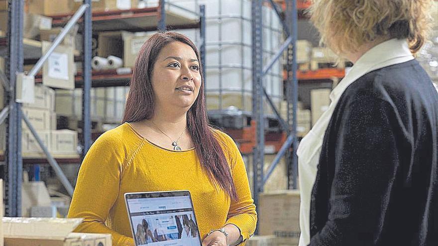 Una trabajadora del programa Incorpora de Fundación la Caixa.