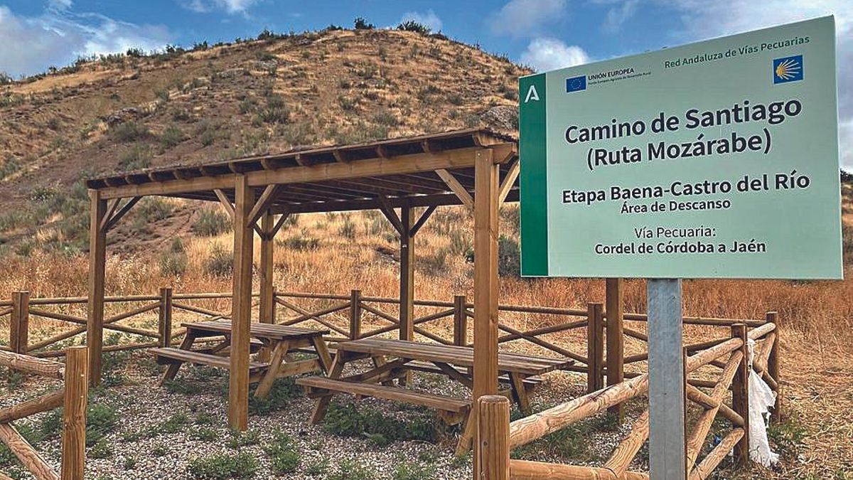 Nueva área de descanso tras la magnífica recuperación de la vereda que forma parte del camino jacobeo.