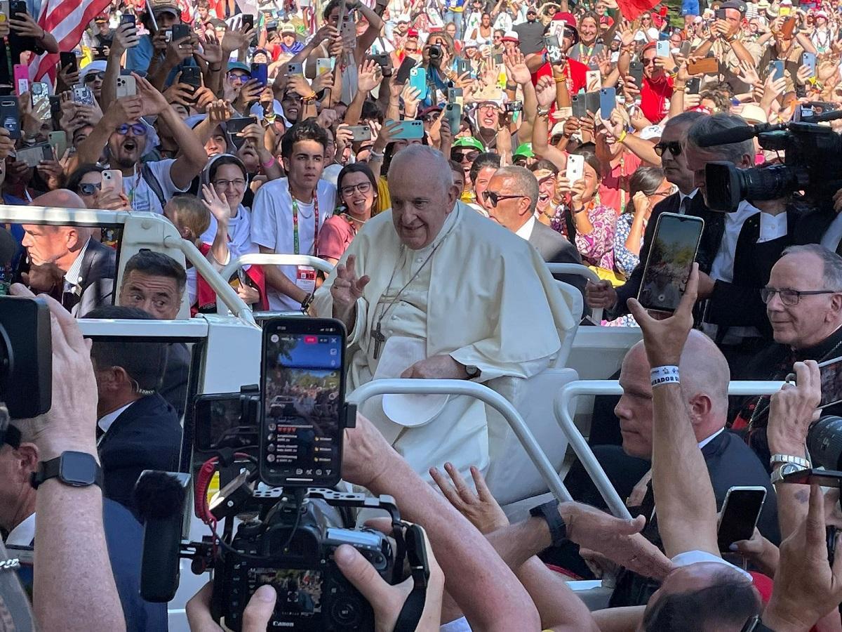 Fotografía del Papa Francisco en la JMJ de Lisboa.