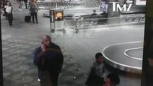 Les imatges, captades per les càmeres de seguretat, mostren la sang freda de l’atacant de l’aeroport de Florida.