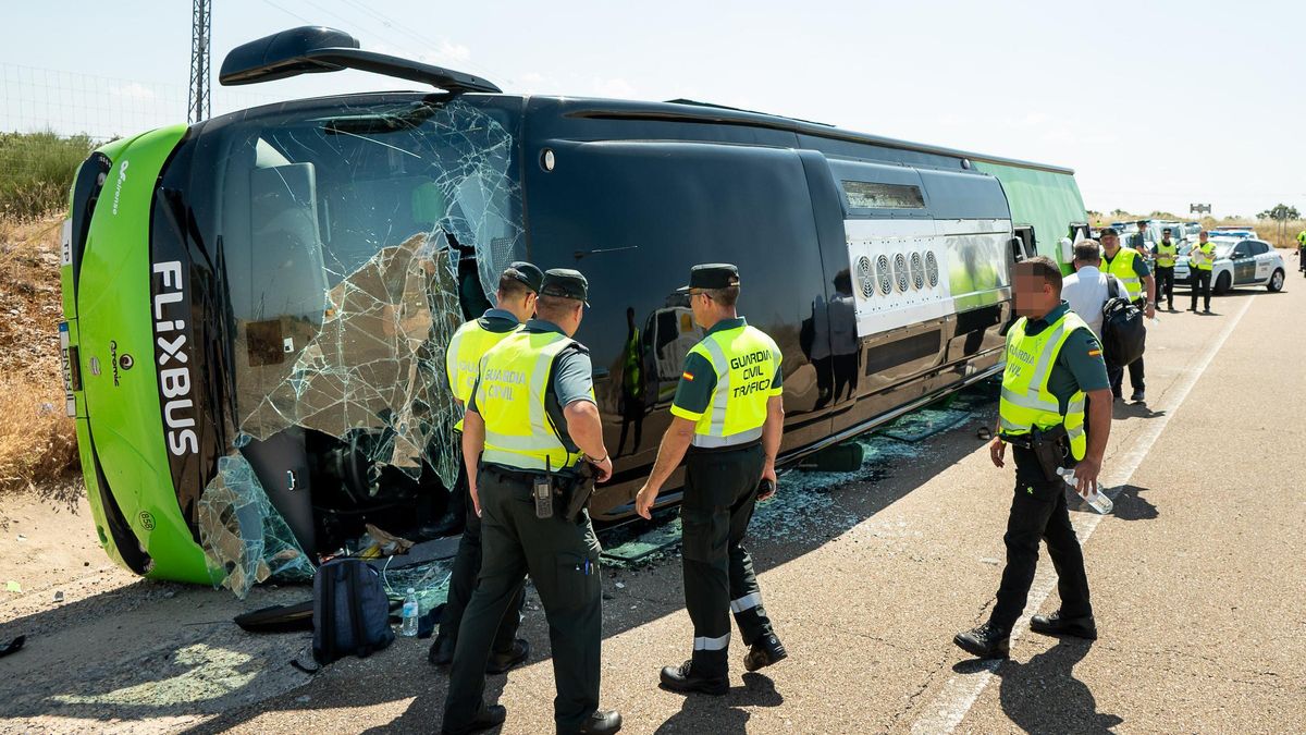 Varios heridos tras volcar un autobús en la A-62, en Fuentes de Oñoro (Salamanca).