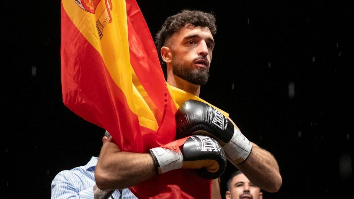 José Luis Navarro Jr., antes de iniciar el combate ante el danés Zaren.