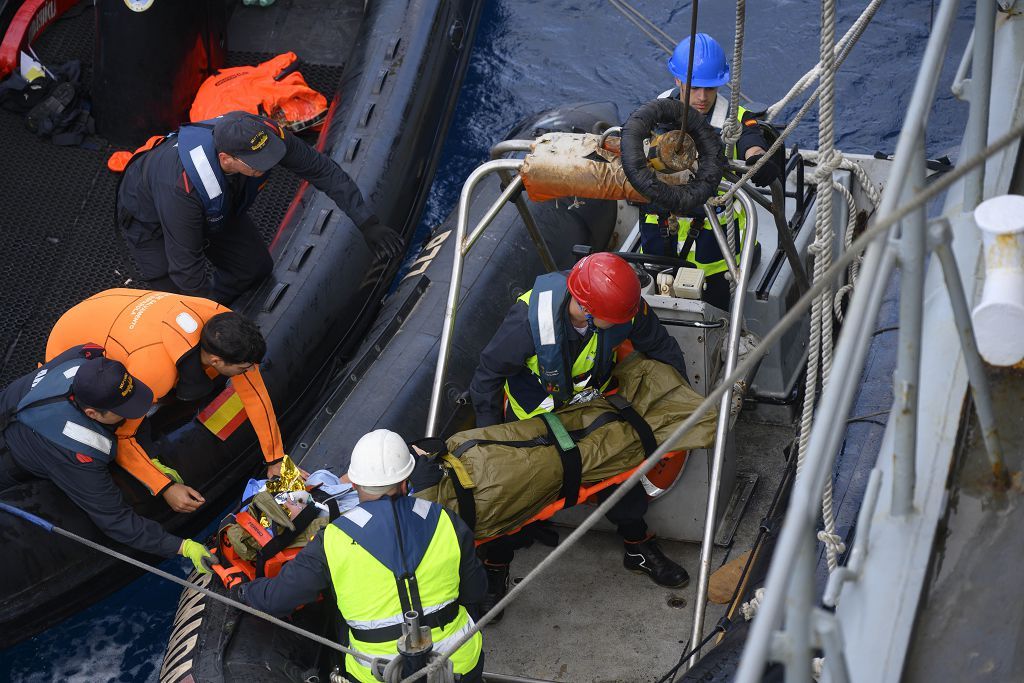 La Armada simula el accidente de un submarina para rescatar a su tripulación