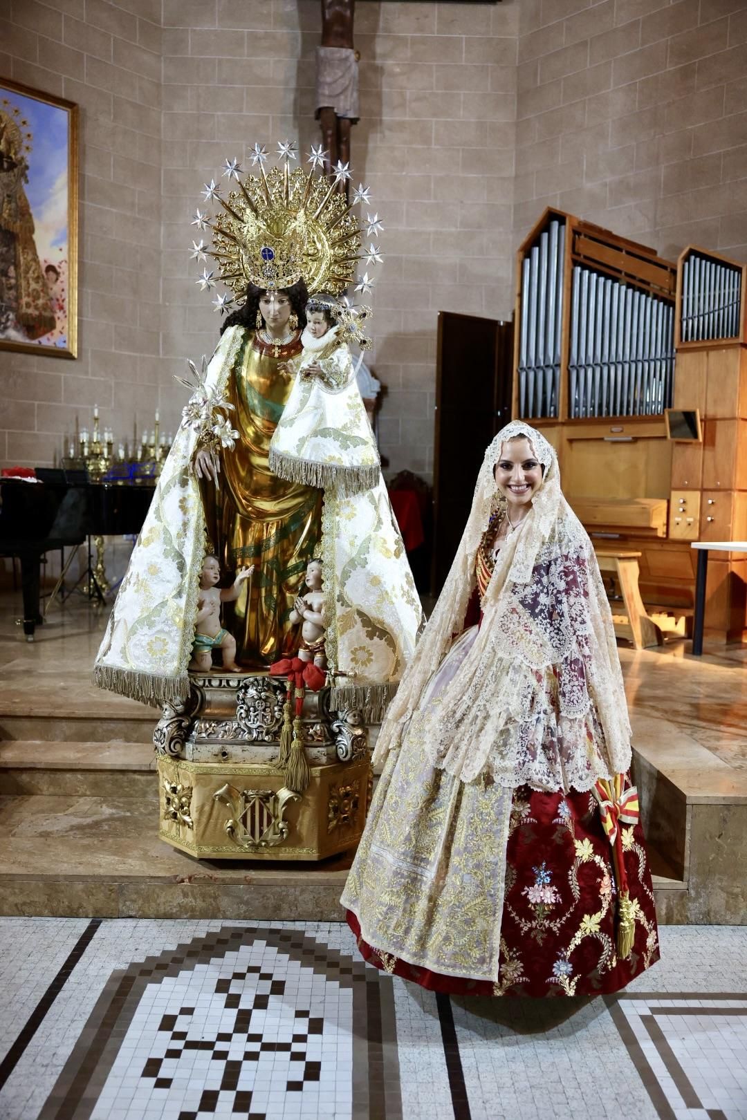 El Besamanos de falleras mayores y cortes 2024, en imágenes