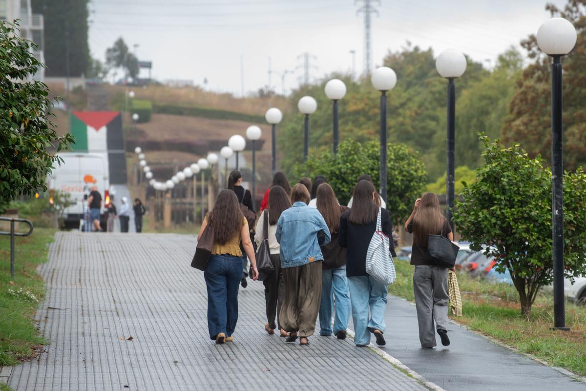 La Universidade da Coruña abre curso con más alumnado de grado sin reducir plazas: se incorporan 3.477 nuevos alumnos y 33 carreras cubren matrícula.