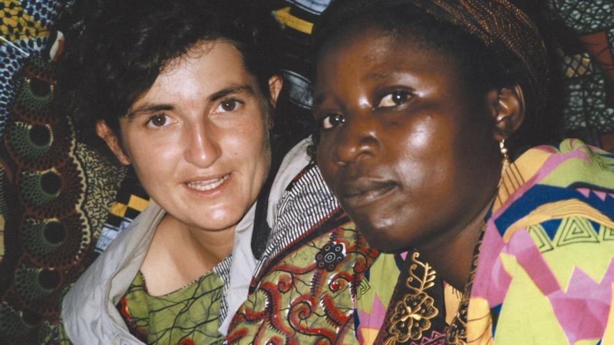 La infermera manresana Flors Sirera en una imatge d’arxiu durant la seva estada a Ruanda