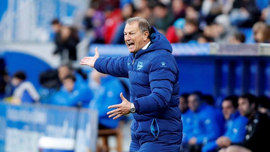 De Biasi, dirigiendo al Alavés en la pasada jornada.