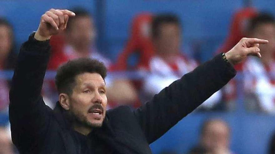 Diego Simeone, técnico del Atlético, durante el partido contra el Barça.