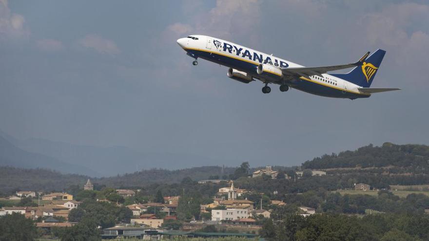 Els sindicats demanen a Ryanair que recol·loqui els treballadors afectats