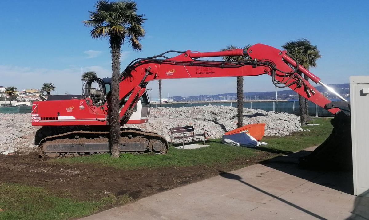 Obras de demolición de El Náutico, paralizadas.  | // LA OPINIÓN