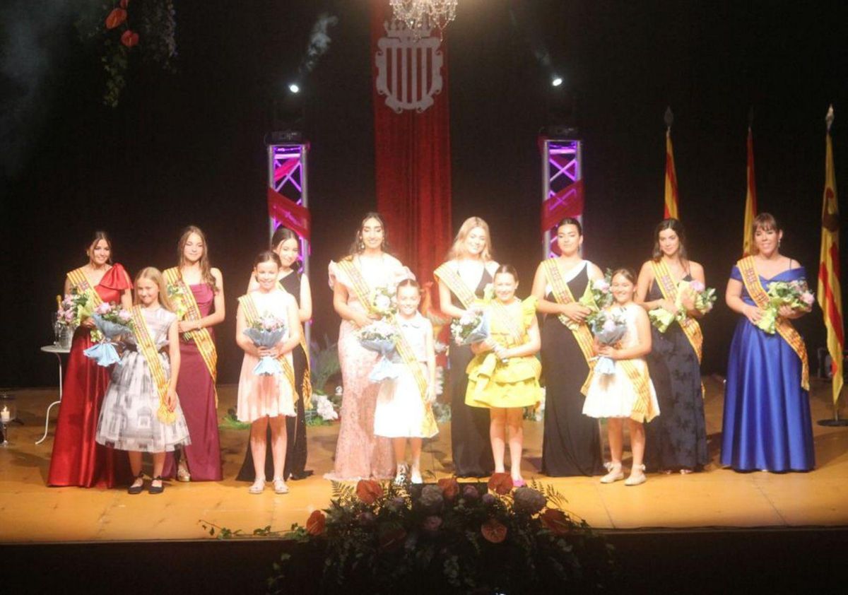 Las Majas de Fiestas y las Majas Infantiles en su presentación. | I.S.