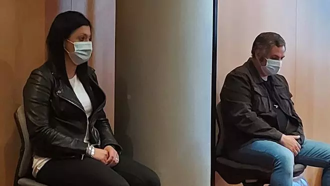 "Que lo pague bien caro quien lo hizo", dice la acusada del asesinato de su pareja en La Felguera